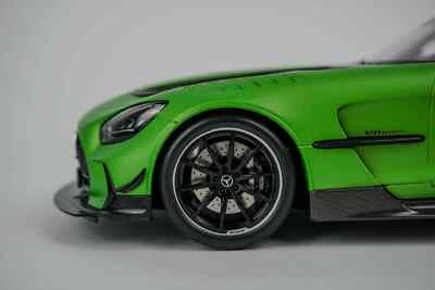 希少】Mercedes-AMG GTR 1/18 AMG マットグリーン正規品