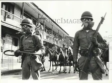 1968 Press Photo National Guardsmen wearing gas masks in Panama City - kfx27535