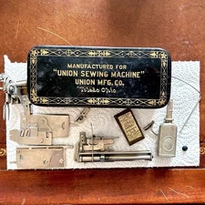 Antique Union Sewing Machine Tin Accessories Box W/Accessories USA Rare (A)
