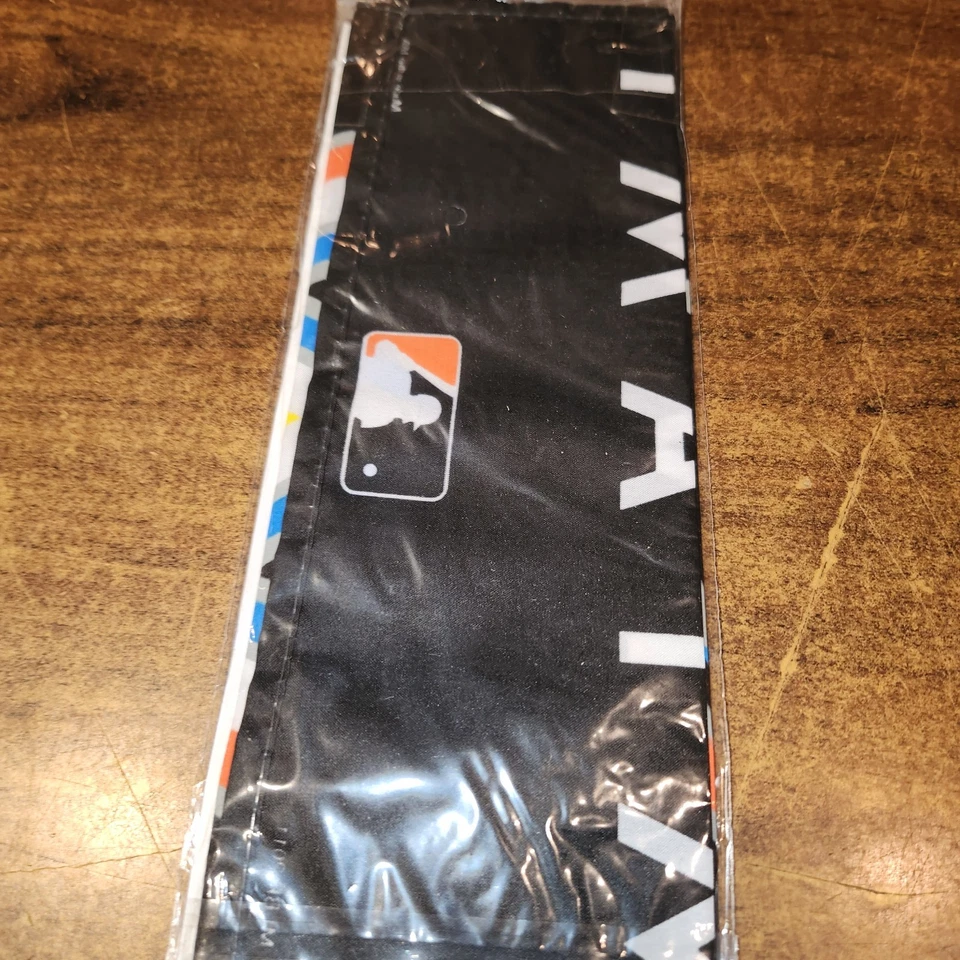 NEW MLB Wincraft 11" x 15" Miami Marlins Garden Flag - Image 4 of 4