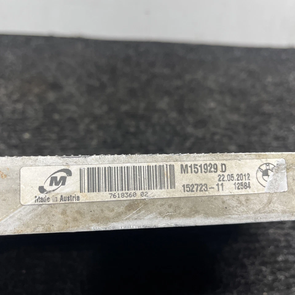 ☑️ Radiador enfriador de aceite de motor BMW 335i 2012-2016 OEM 17217618360 Foto 2 de 4