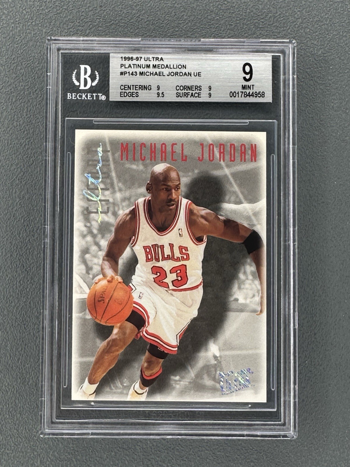 Michael Jordan 1996-97 Fleer Ultra Platinum Medallion UE #P143 BGS 9 MINT POP 7
