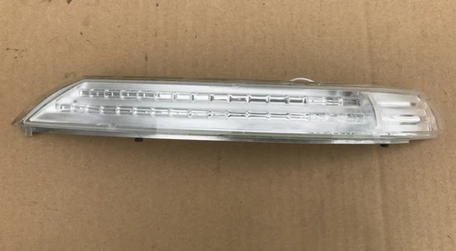 VW Touareg Alt 3.0 TDi (2008) Driver's Wing Mirror Indicator - 7L6949102C **OEM