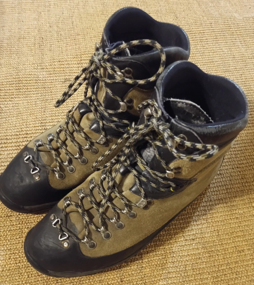 La Sportiva Glacier Mountaineering Boots 45 1/2 no insole - Image 4 of 4