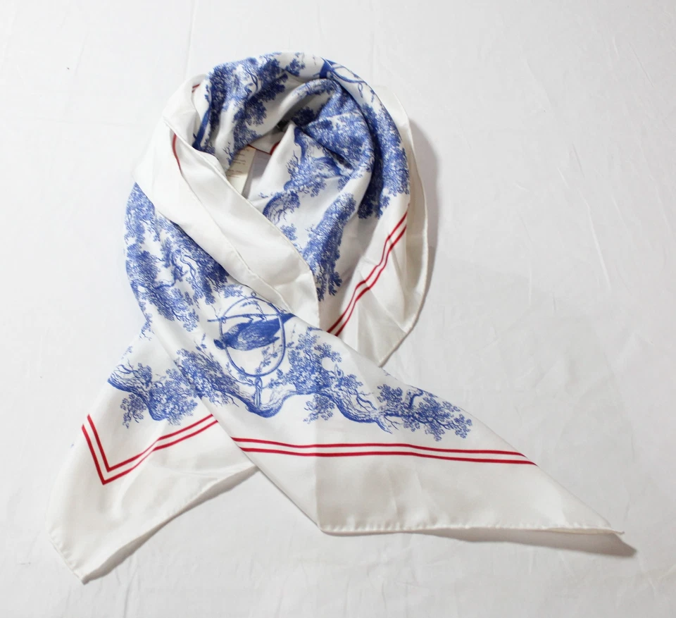 Bufanda de seda Rose Castlebird para mujer Toile De Jouy NC3 marfil/azul talla 32"x32" Foto 3 de 4