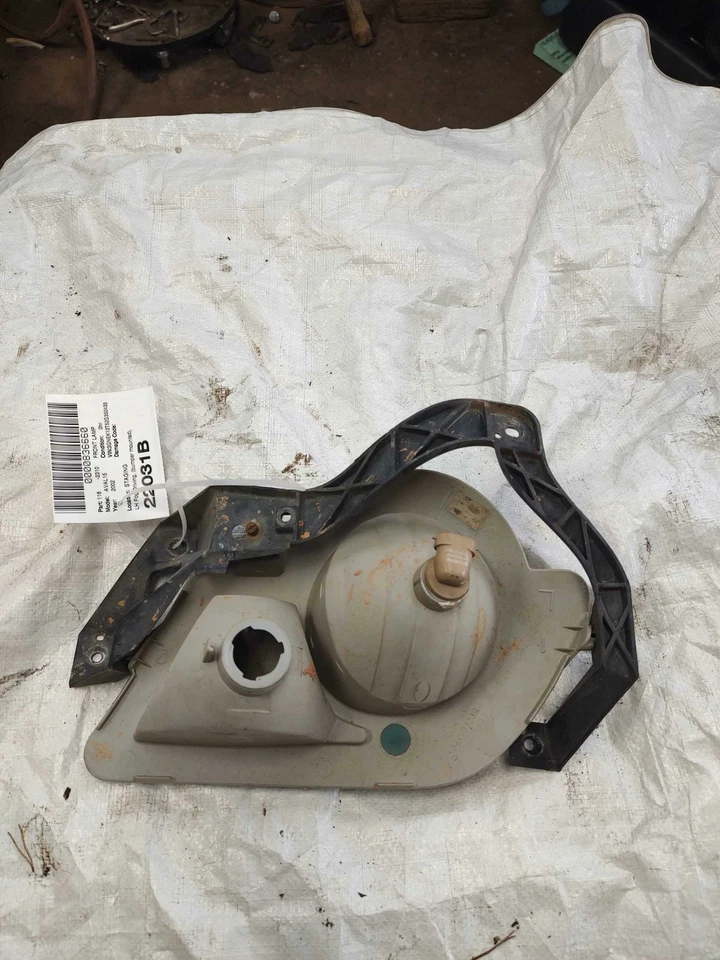 2002 - 2006 Chevy Avalanche conjunto de farol de neblina lado do motorista LH 15040361 - Imagem 2 de 2