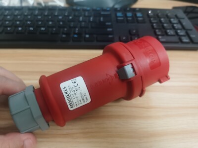 1PCS NEW MENNEKES TYP:33 TYP33 16A 5P IP44 INDUSTRIAL PLUG