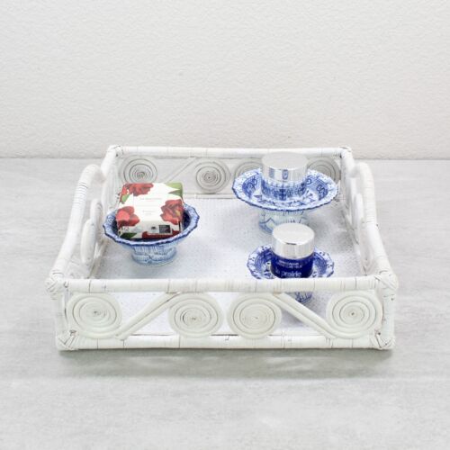 1940er Vintage inspiriertes wirbelndes quadratisches Rattan Tablett, Luxus Wohnkultur, Whitewash - Bild 2 von 4