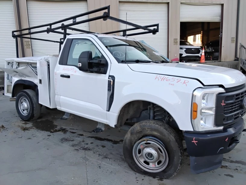 2023 Ford F250 Super Duty Transmission OEM 22K Miles - LKQ434990045 - Image 2 of 4