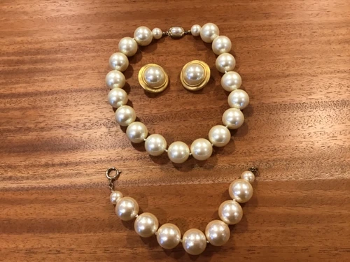 CAROLEE LARGE VTG FAUX PEARL CLIP EARRINGS MATTE GP KNOTTED NECKLACE BRACELET