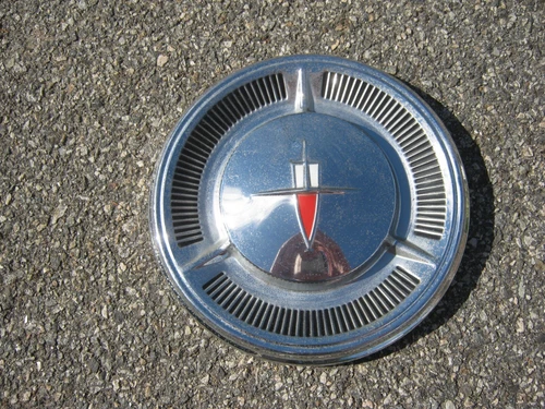 One genuine 1958 to 1960 Oldsmobile dog dish hubcap wheel cover