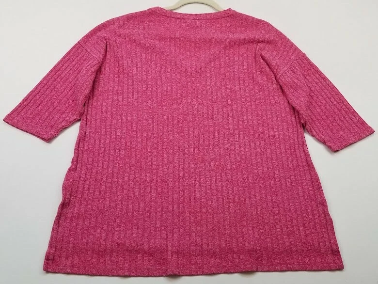 Top Faded Glory para mujer 1X Plus rosa acanalado cuello en V elástico manga 3/4 tejido informal Foto 3 de 4
