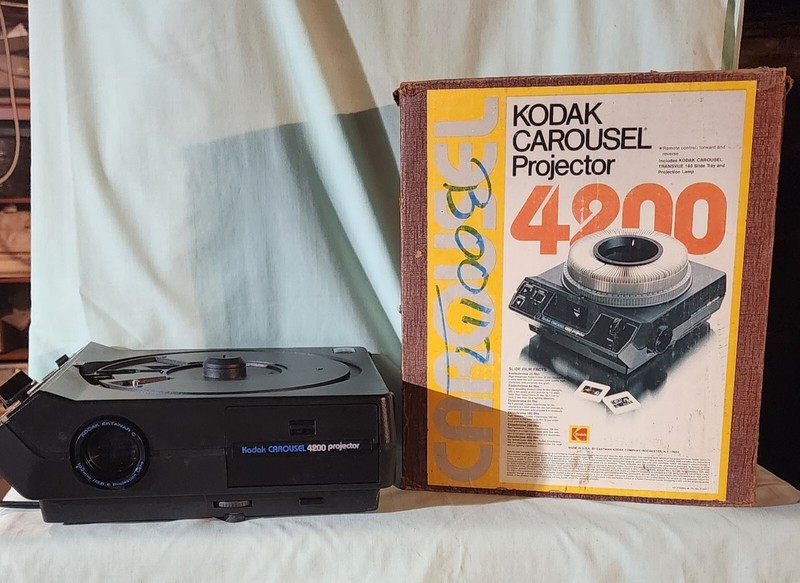 Kodak carousel 4200 slide projector W/transvue 140 Slide Tray,projection Lamp