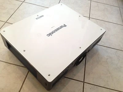 Panasonic PT-D4000,D4000U DLP XGA HD Projector 4000 LUMENS, LOW HOURS!! - Image 1 of 2