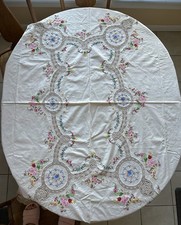 Vintage Oblong Tablecloth with Floral Design, includes 6 Napkins 70x86