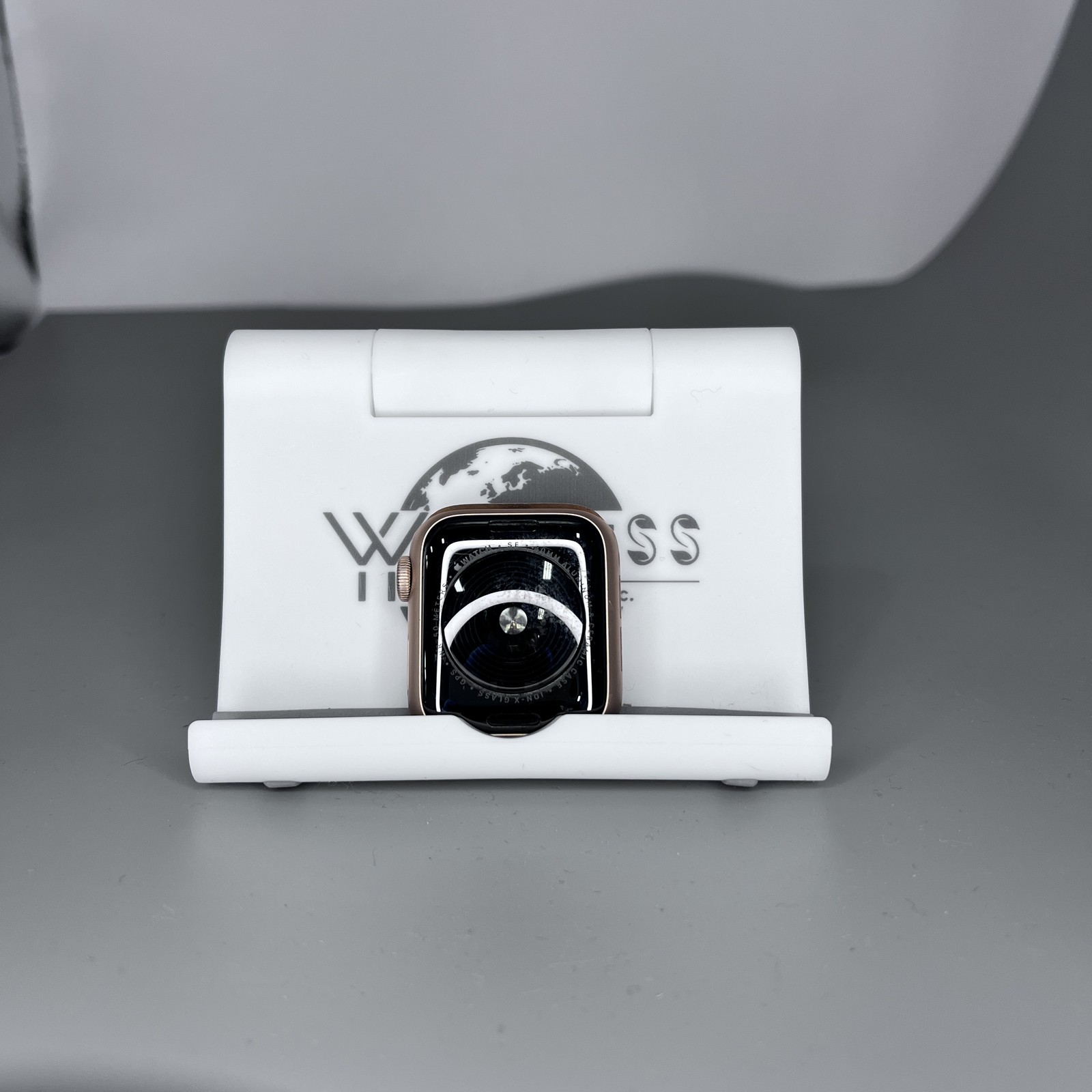 Apple Watch SE 40mm Gold Aluminum LTE GPS Model A2354 W051330-image