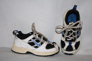 boys tennis shoes size 7