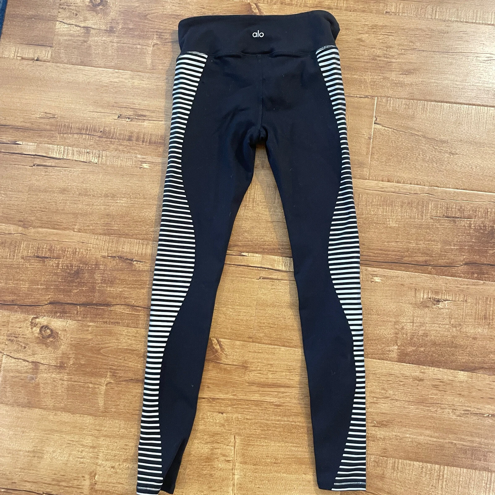 alo-yoga workout athlete lines leggings