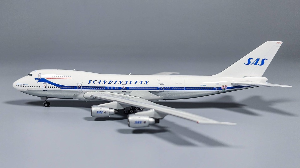 航空機・ヘリコプター Phoenix ANA Fair lines CRJ-200ER 1/400 Phoenix ANA Fair lines CRJ-200ER 1/400 - メルカリ