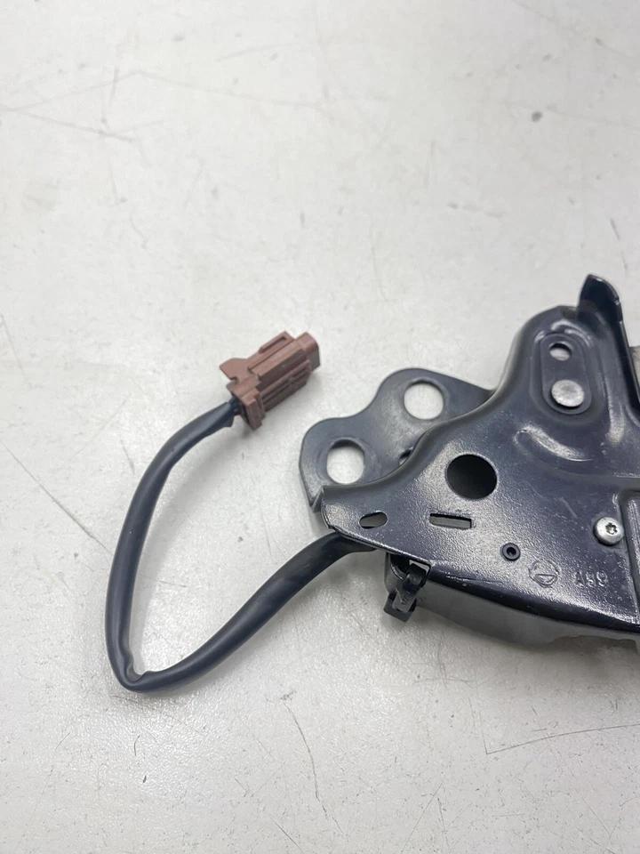 Atuador de trava de capô dianteiro Nissan Altima 2016-2018 OEM - Imagem 2 de 4