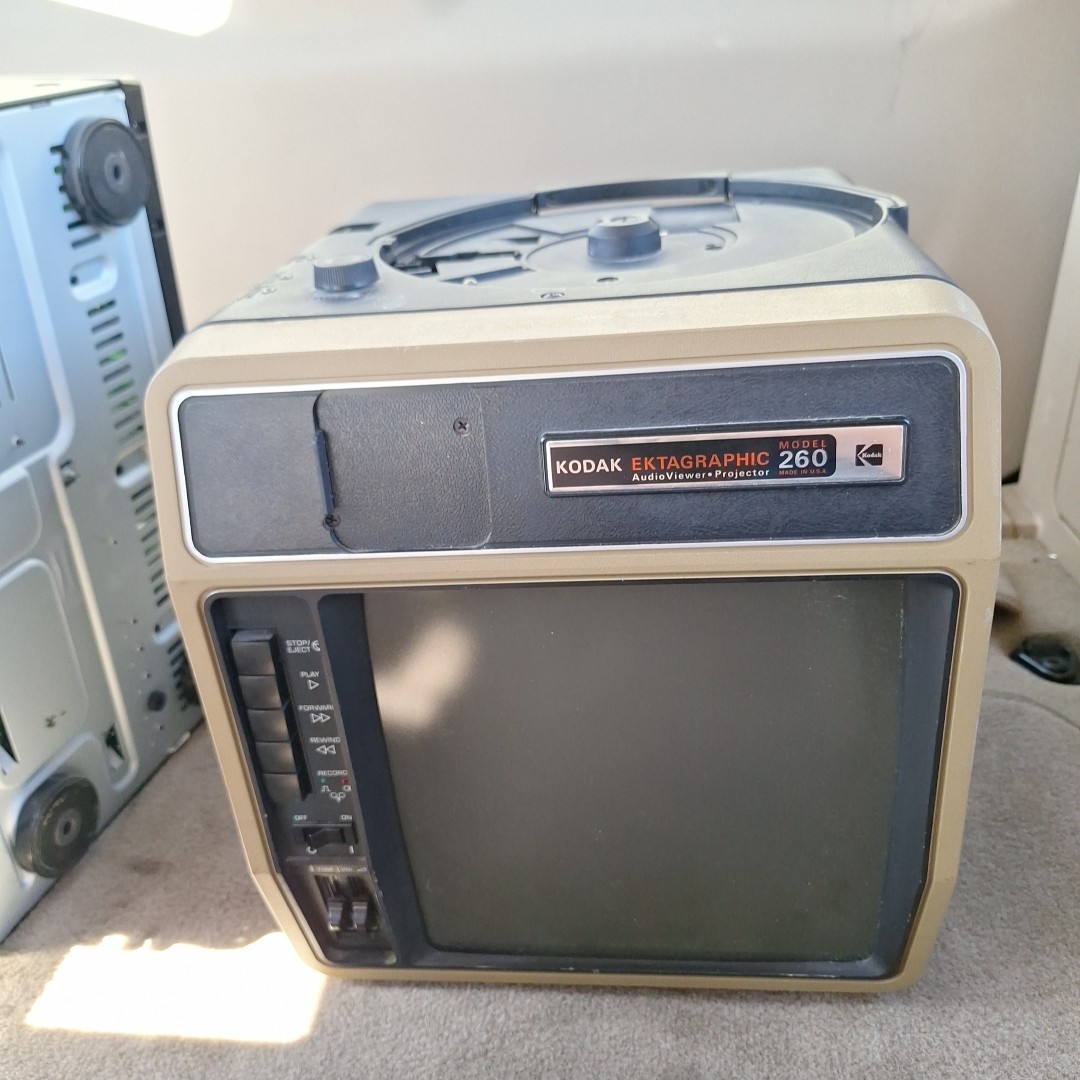 Kodak Ektagraphic AudioViewer Projector Model 260 With