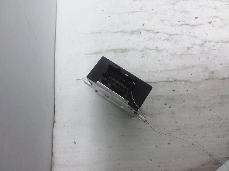 Módulo de controle da bomba de combustível destro quarto interno compatível com 16-22 BMW X1 16147404880 - Imagem 2 de 4