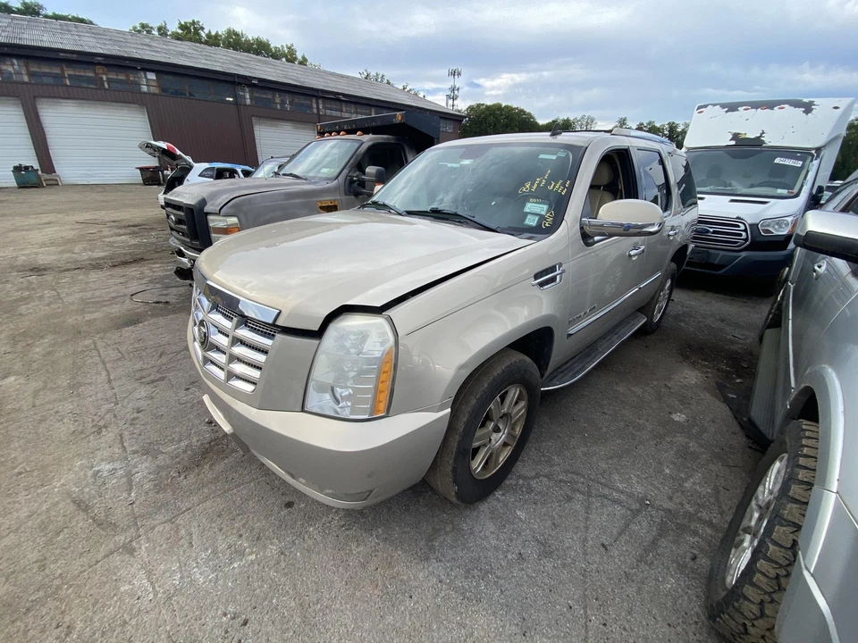 Used Rear Back Glass fits: 2007 Cadillac Escalade w/privacy tint Rear Grade A - Image 2 of 4