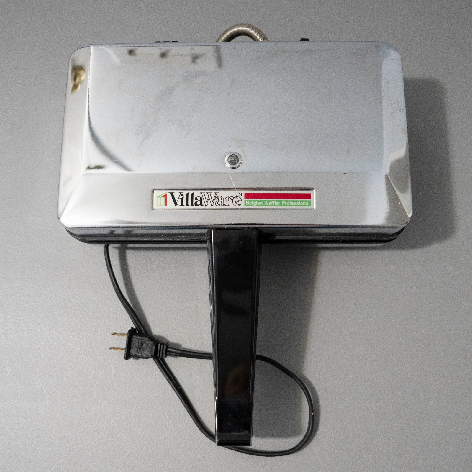 Vintage VillaWare Belgian Waffle Maker Non-Stick Professional 5200-NS - Works