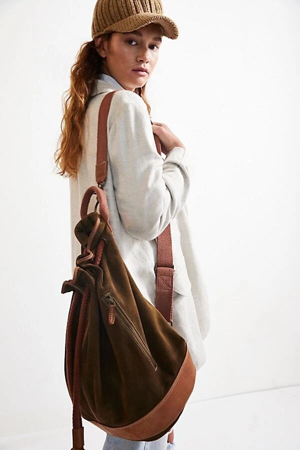 Nueva mochila Free People Varsity de gamuza con honda precio de venta sugerido por el fabricante: $178 gamuza Foto 2 de 4