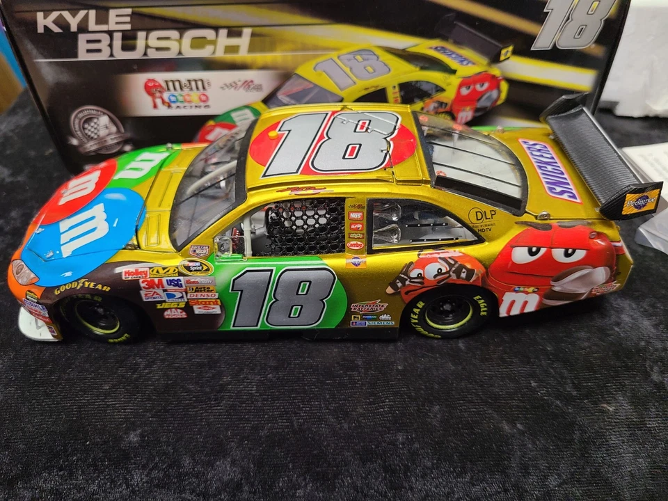 Toyota Camry Action 1:24 2008 Kyle Busch color líquido #18 M&M's ARC/4.306 Foto 2 de 4