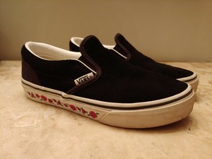 classic vans with roses
