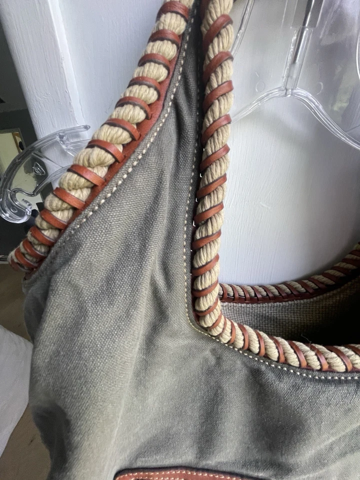 Bolso de Mano Cole Haan Serie G Cuero Marrón y Lona Caqui Grande Durante la Noche Foto 4 de 4