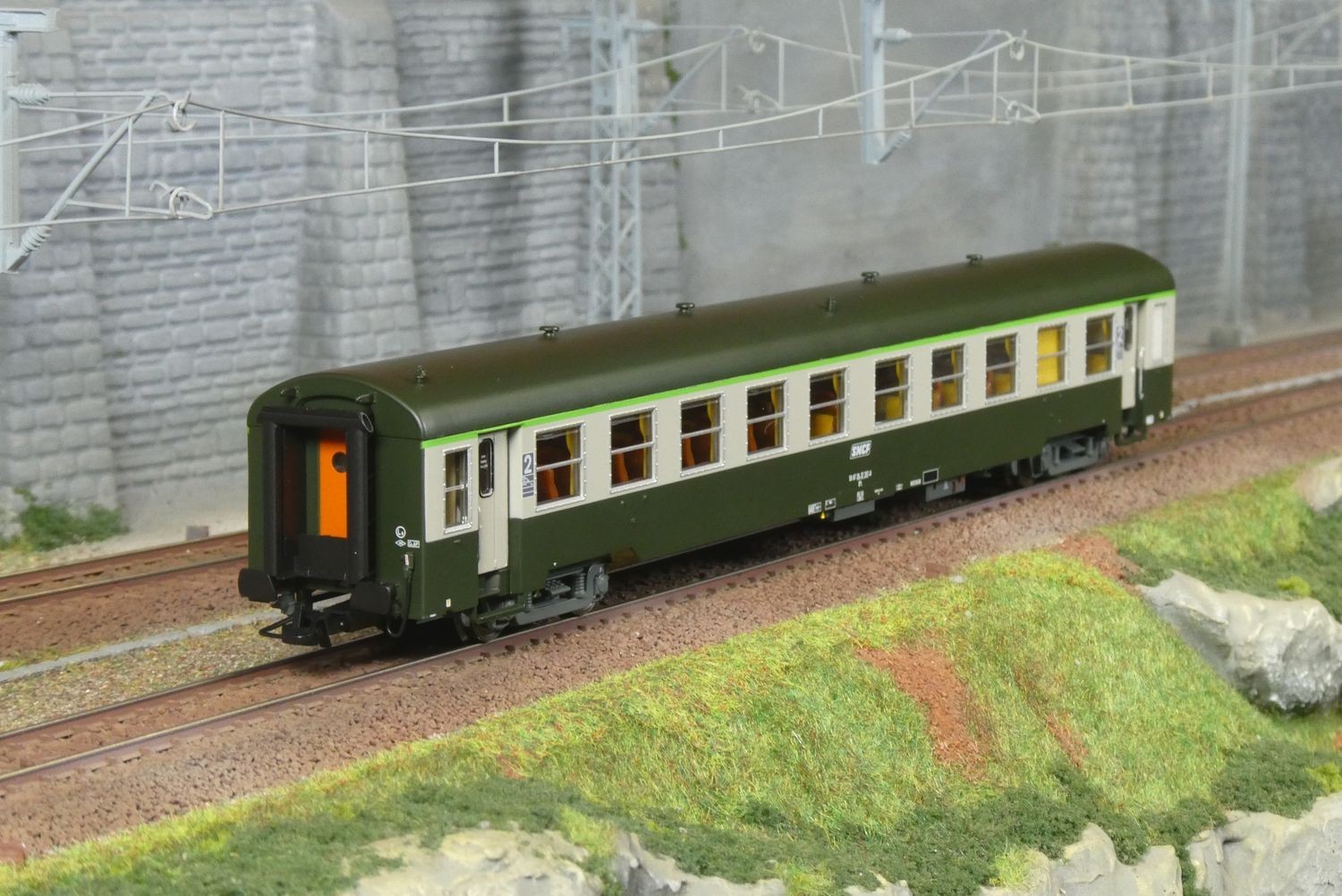 Voiture R37 HO42503 USI B10t SNCF éclairage haut de gamme HO