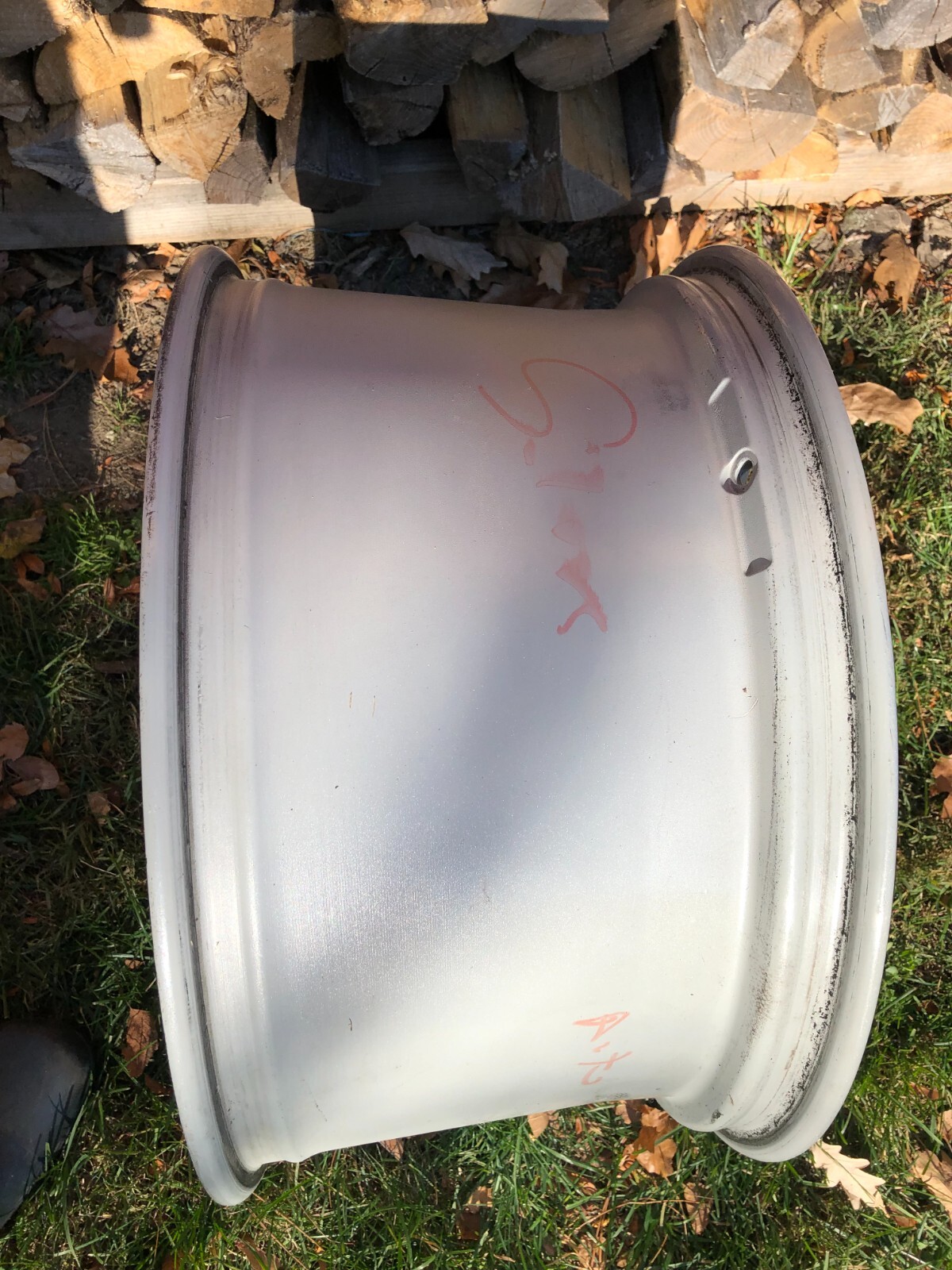 factory original 20" x 10.5" maserati rear wheel, silver, a very nice one