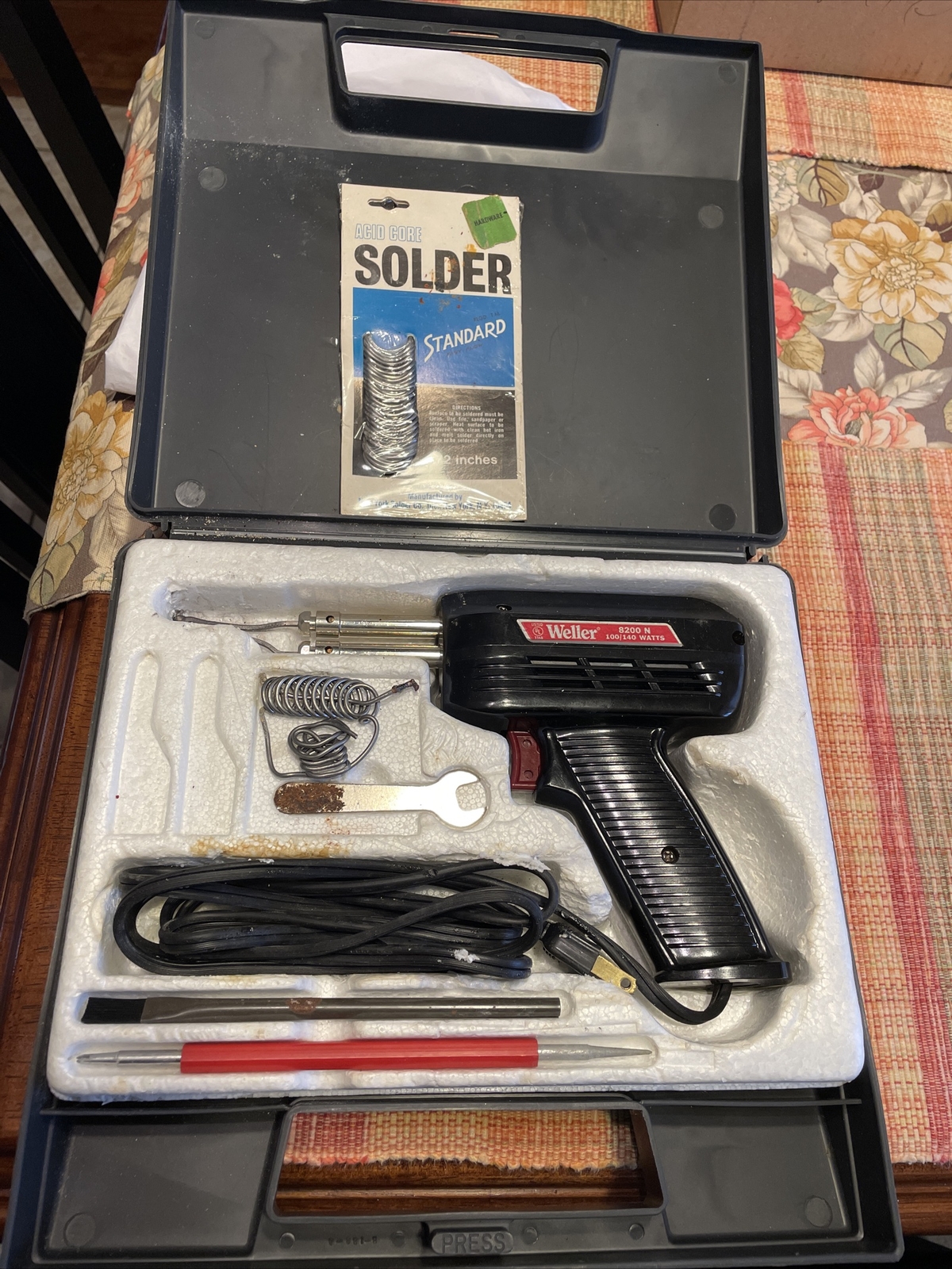 VINTAGE WELLER 8200 N DUAL HEAT SOLDERING GUN KIT W/CASE 100 & 140