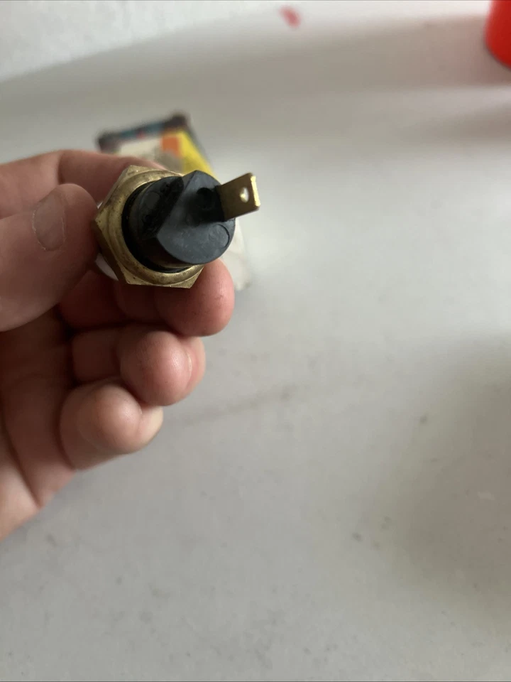 Unidad de sensor de temperatura de refrigerante de BWD Automotive - WT331 - Nueva caja andrajosa Foto 3 de 4