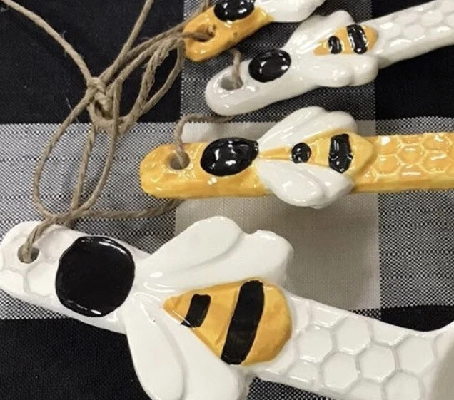 Young's Ceramic Honey Bee Measuring Spoons 4 Pc Set Tiered Shelf Or Everyday Use - Image 4 of 4