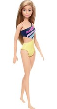 Barbie GHW41 - Beach Puppe mit Badeanzug im Streifenmuster, Spielzeug ab 3 Jahre
