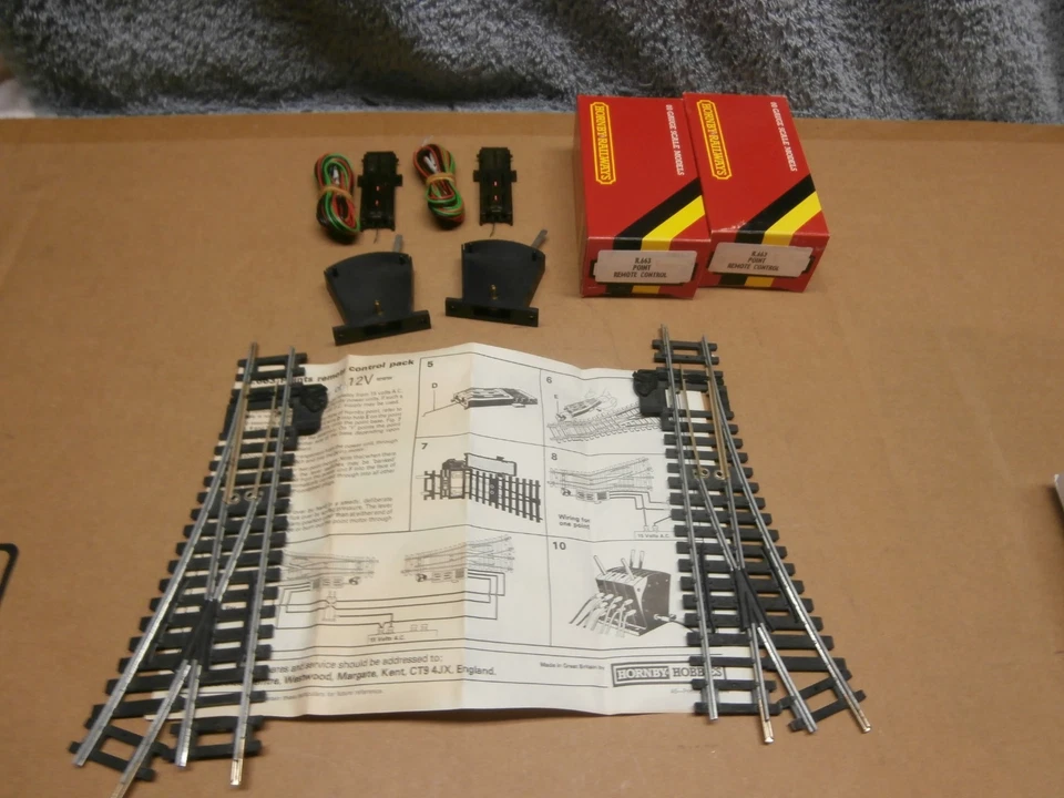 2 SETS OF HORNBY R663 REMOTE CONTROLERS & 2 TURNOUTS SWITCHES RH R613 LH R612 - Image 4 of 4