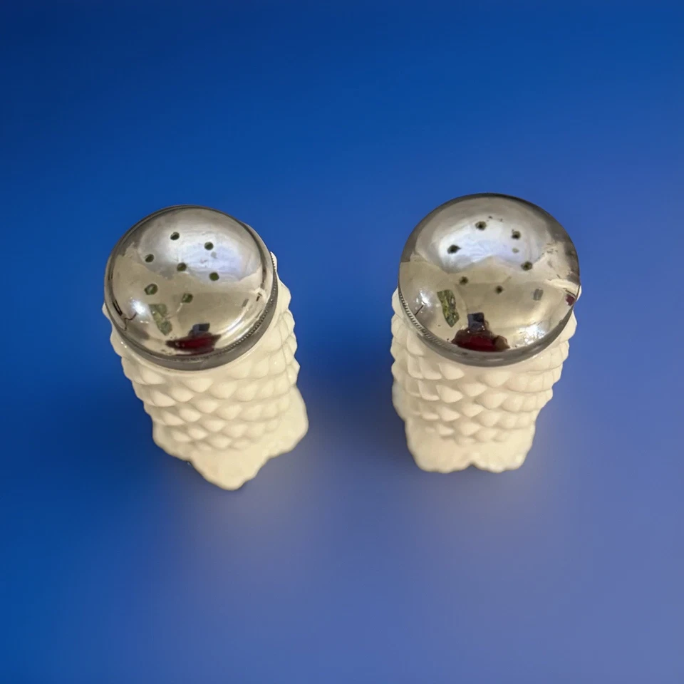 Fenton Hobnail Sal Pimienta Agitador Leche Vidrio Rocío Gota Pie Festoneado De Colección Años 50 Foto 2 de 4