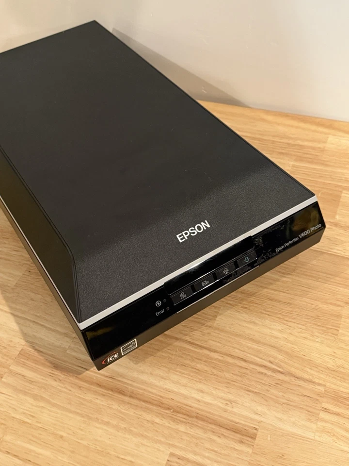 Epson Perfection V600 Photo Color Scanner  - Doesn't Power On - Broken For Parts - Image 2 of 4