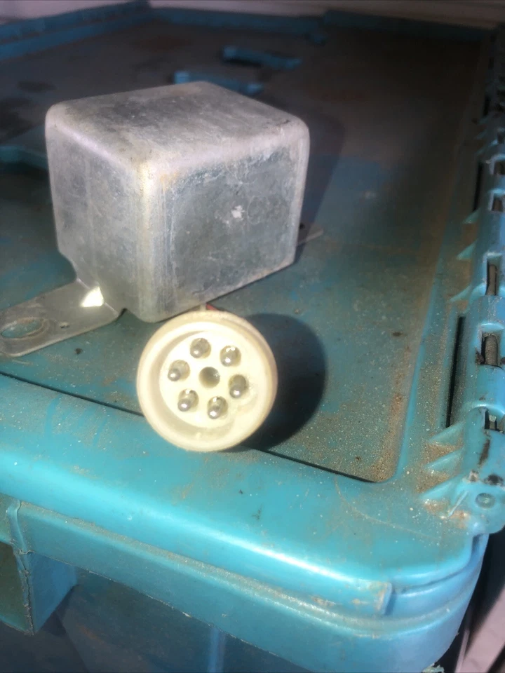 REGULADOR DE VOLTAJE DATSUN 620 Foto 2 de 4