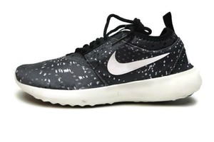 white and black nikes womens