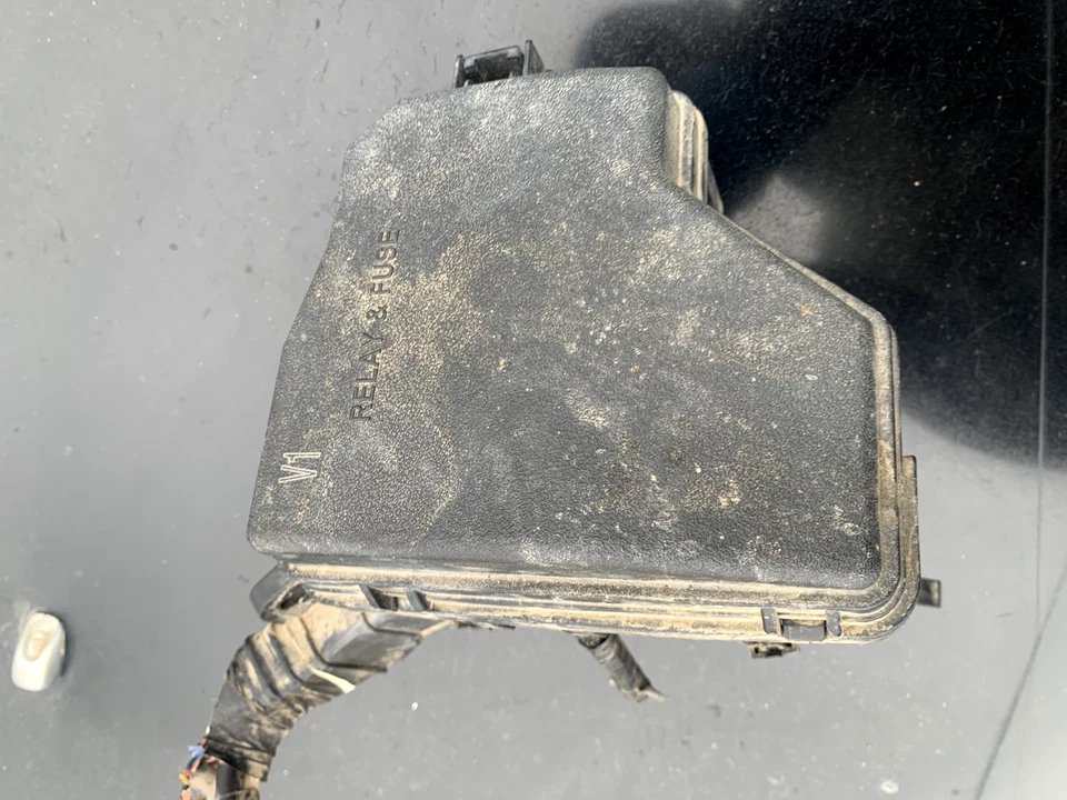 Toyota Yaris 2015 hatchback 1,5 L caja de fusibles módulo de relé de caja de fusibles OEM Foto 4 de 4