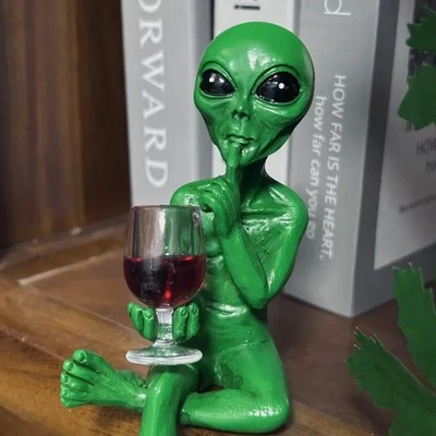 Alien Wein Trink Statue Weltraum Thema Sci-Fi Deko Figur Sammlerstück Geschenk