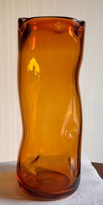 Große Studio Vase mundgeblasenes Glas (bernsteinfarben) von Blenko USA, Grübchenmuster