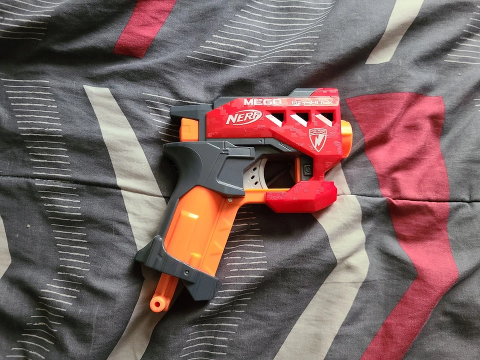Nerf Mega Haul With 4 Blasters And Darts All Used But Great Condition - Image 4 of 4
