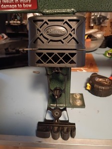 Mathews Arrow Web HD Black 4 Arrow Quiver Only. Know Claw 