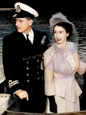  QUEEN ELIZABETH II AND PRINCE PHILIP PORTRAIT OF THE ROYAL FAMIL RARE PHOTO