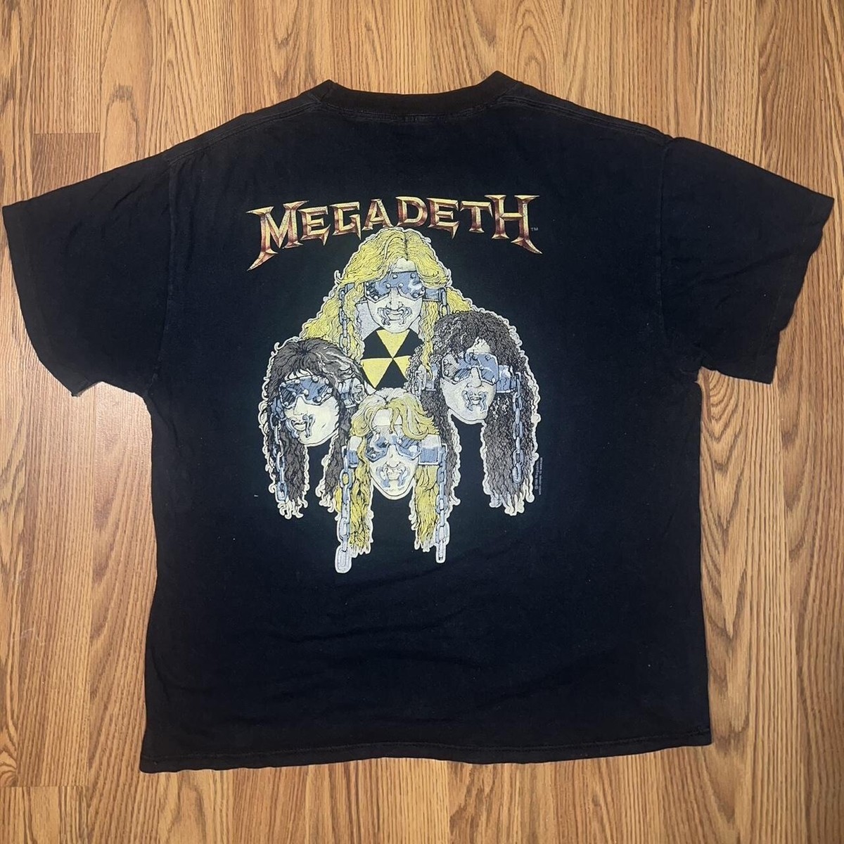 MEGADETH JAPAN THRONE VIC Tシャツ MEGADETH JAPAN THRONE VIC Tシャツ Megadeth Vic Rattlehead